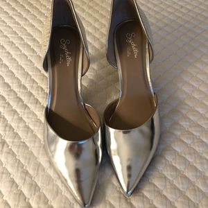 Seychelles silver pumps